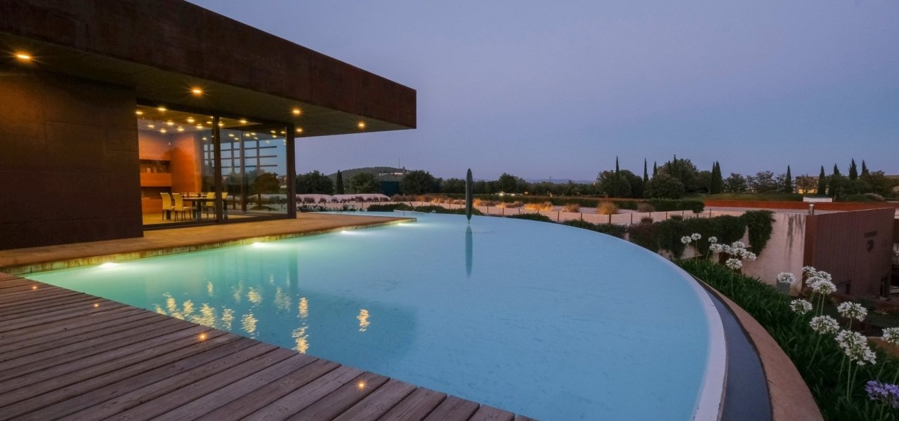 Familia Torres - Pool